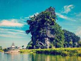 tam coc turist destination i vietnam foto