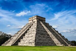 mayan pyramid i chichen itza, mexico foto