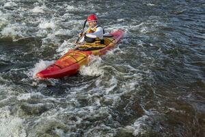 paddling vitvatten kajak foto