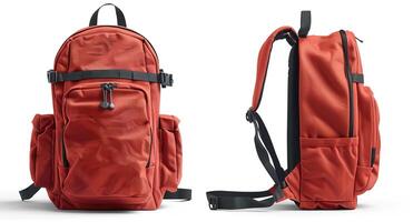 robust röd ryggsäck lämplig för vandring och resa, visad från främre och sida vyer, isolerat på vit bakgrund foto