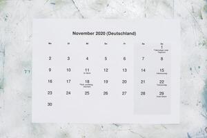 monatskalender november 2020. översättning en gång i månaden november 2020 kalender foto