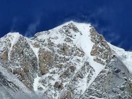 de berg räckvidd av mont blanc täckt med snö på punta hellbronner i courmayeur i de aosta dal i juli 2023 foto