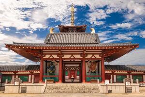 shitenno ji, aka arahakaji, nanbaji, eller mitsuji, en buddist tempel belägen i Osaka, japan foto