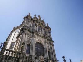 clerigos kyrka Fasad gammal historisk byggnad, porto portugal foto