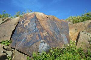 petroglyphs inom de arkeologisk landskap av tamgaly. almaty område, kazakhstan foto