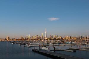 solnedgång på st kilda pir i melbourne, Australien. foto