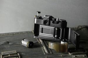 gammal retro kamera och 35 mm foto