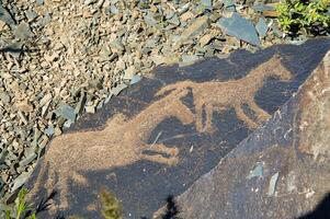 petroglyphs inom de arkeologisk landskap av tamgaly. almaty område, kazakhstan foto