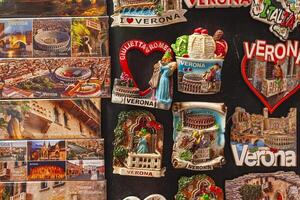 verona Italien 10 september 2020 verona souvenirer detalj textur foto