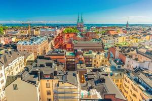 flygpanorama över helsingfors en sommardag med den klarblå himlen, finland foto