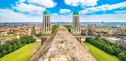 panorama av Bryssel från den nationella basilikan av det heliga hjärtat, Belgien foto