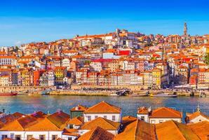 panoramautsikt över den gamla stadskärnan i porto, oporto, portugal foto