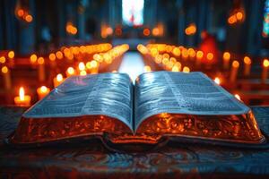 öppen helig bibel bok med lysande lampor i kyrka foto