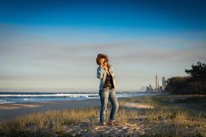 skön flicka Framställ på de strand. guld kust, Australien, queensland foto