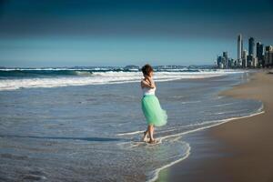 skön flicka Framställ på de strand. guld kust, Australien, queensland foto