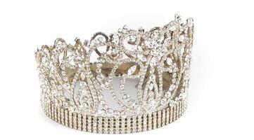 krona eller tiara isolerat på en vit bakgrund foto