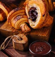 croissant fylld med choklad topp se foto