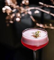 rosa lady alkoholhaltig cocktail stänga upp foto