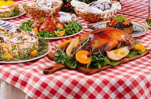 festlig Semester fest med traditionell maträtter foto