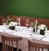 elegant dining tabell miljö med levande ljus foto
