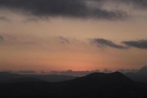 soluppgång i de bergen av periana, Spanien foto