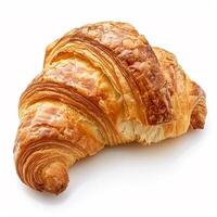 nyligen bakad croissant isolerat på vit foto