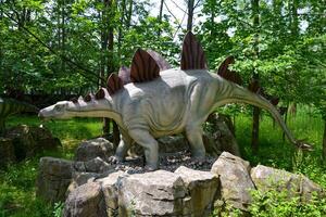 en dinosaurier visad i en scen från de jurassic värld. foto