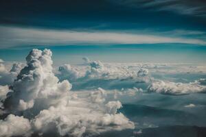 antenn se clouds bakgrund med blå himmel och stackmoln moln foto