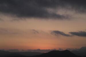 soluppgång i de bergen av periana, Spanien foto