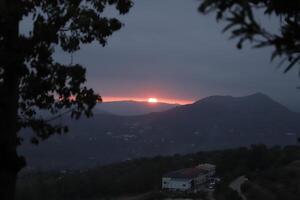 solnedgång i de bergen av Spanien foto