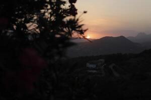 solnedgång Bakom de berg, Spanien foto