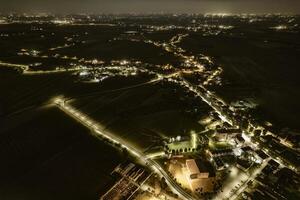 antenn natt se av en stad foto