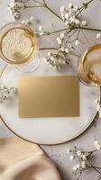 a5 gyllene kort, elegant på tabell mockup, brunch och bubblig cocktail tema, mockup, platt lägga foto