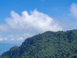 naturskön se landskap av bergen i nordlig thailand foto