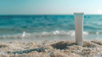 Solskydd lotion rör på sandig strand, hav i bakgrund med tömma Plats. sommar hud skydd begrepp, solkräm grädde för säker sola, strand Semester väsentligheter. ai generation foto