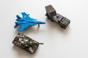 plast modeller av militär Utrustning efter hopsättning och målning foto