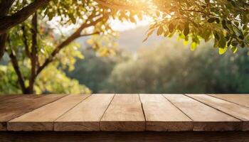 tömma trä tabell för produkt presentation. natur bakgrund i te trädgård foto