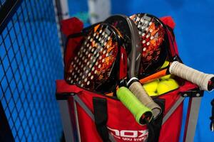 ukraina Kiev, april 13 2024. padel racket i en padel hall. foto