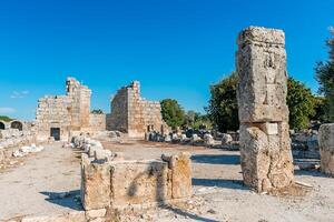 pittoresk ruiner av de gammal stad av perge i Kalkon. perge öppen luft museum. foto