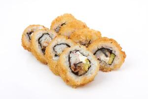sushi på vitt foto