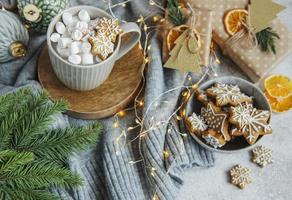 varm choklad med marshmallows, varm mysig juldrink