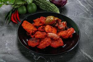 indisk kök - kyckling tikka utegrill foto