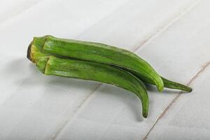 rå organisk naturlig okra vegetabiliska foto