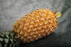 färsk mogen ljuv saftig ananas foto