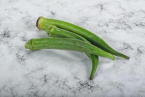 rå organisk naturlig okra vegetabiliska foto