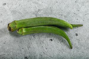 rå organisk naturlig okra vegetabiliska foto