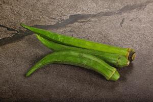 rå organisk naturlig okra vegetabiliska foto