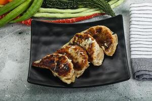 japansk kök - traditionell gyoza klimpar foto