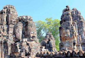 bayon tempel i kambodja, ansikten av okänd gudar foto