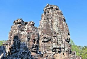 bayon tempel i kambodja, ansikten av okänd gudar foto